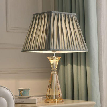 Simple high-end table lamp art